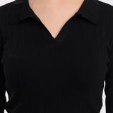 قميص بولو أسود طويل الأكمام للمرأة